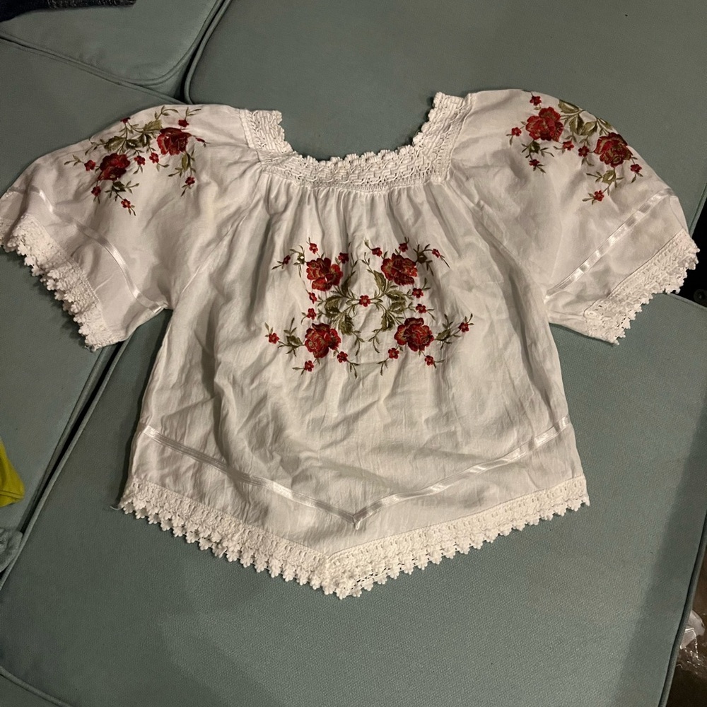 Authentic Made In Greece Embroidered White Lace Cotton Woman’s Shirt (Size -1)